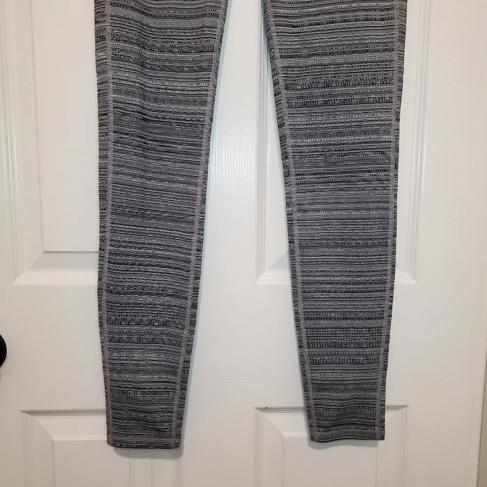 Athleta High Rise Jacquard Chaturanga Textured Leggings, Size M